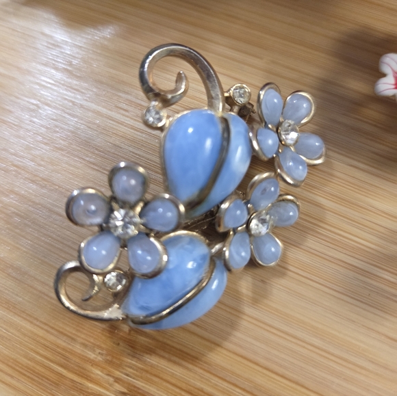 Vintage Enamel Floral and Berry Themed Brooch Set - Picture 3 of 4